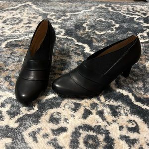 Black Memory Foam 2” heels